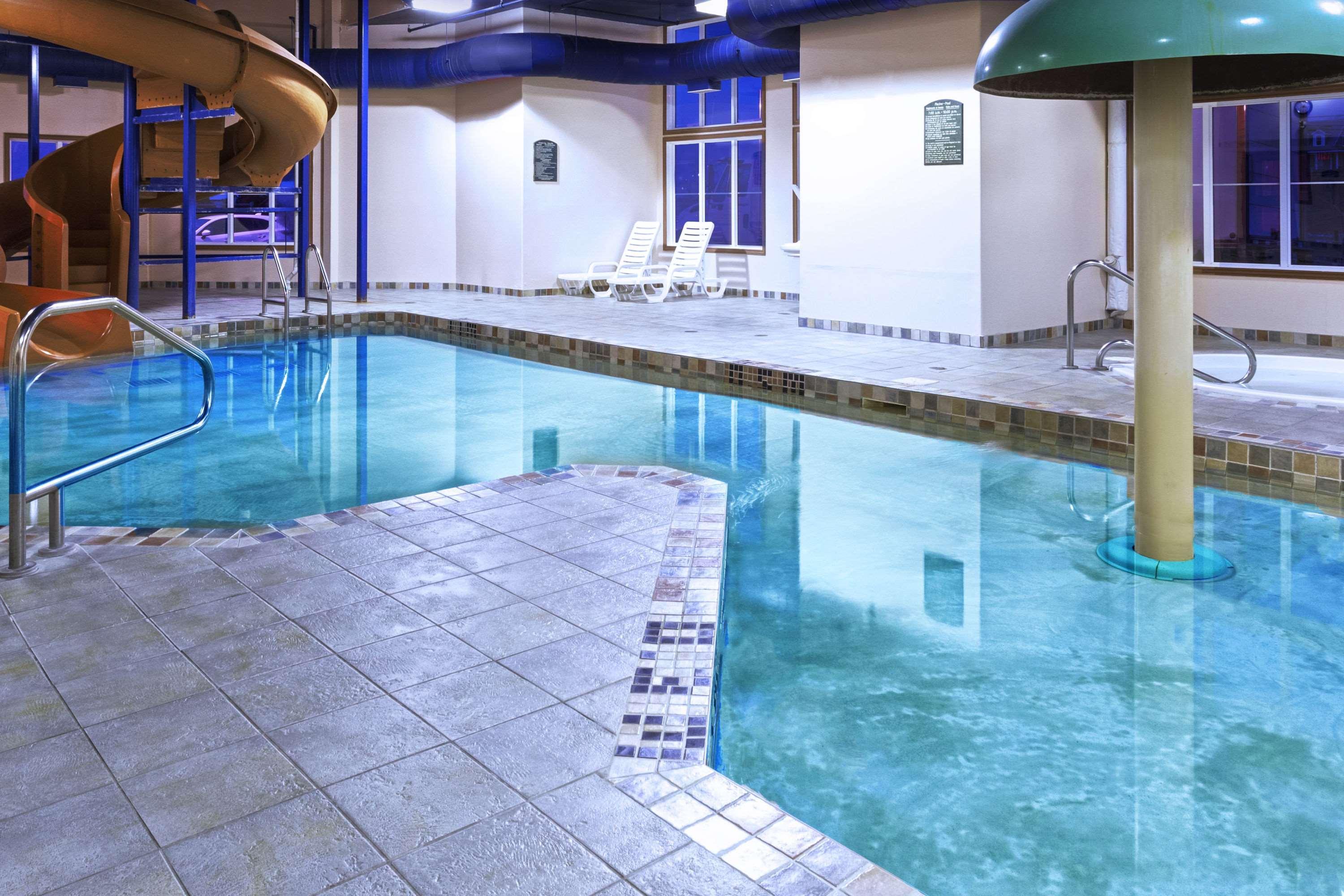 Hotel Super 8 By Wyndham Caraquet Esterno foto