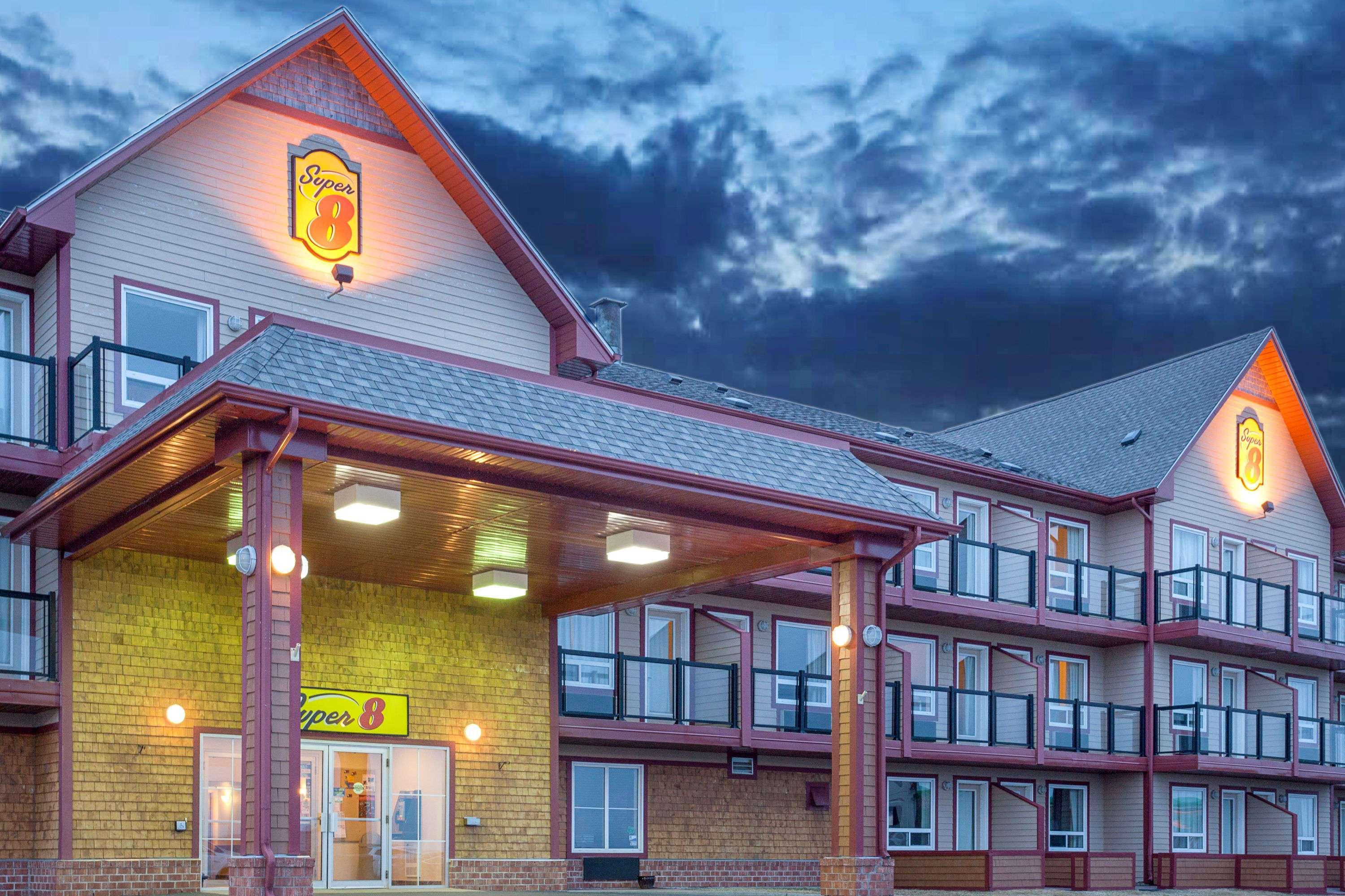 Hotel Super 8 By Wyndham Caraquet Esterno foto