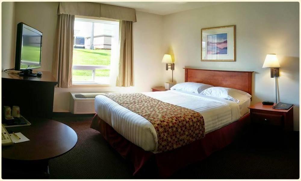 Hotel Super 8 By Wyndham Caraquet Esterno foto