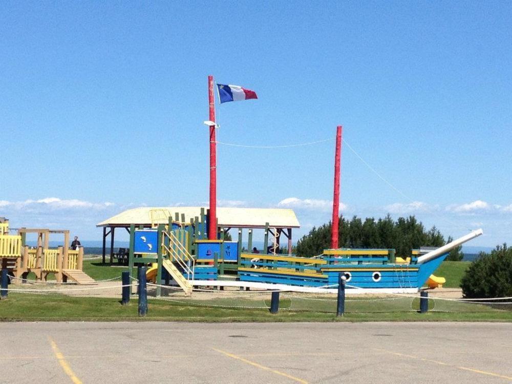 Hotel Super 8 By Wyndham Caraquet Esterno foto
