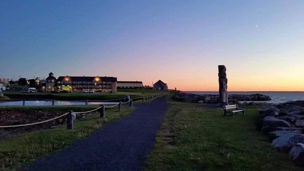 Hotel Super 8 By Wyndham Caraquet Esterno foto