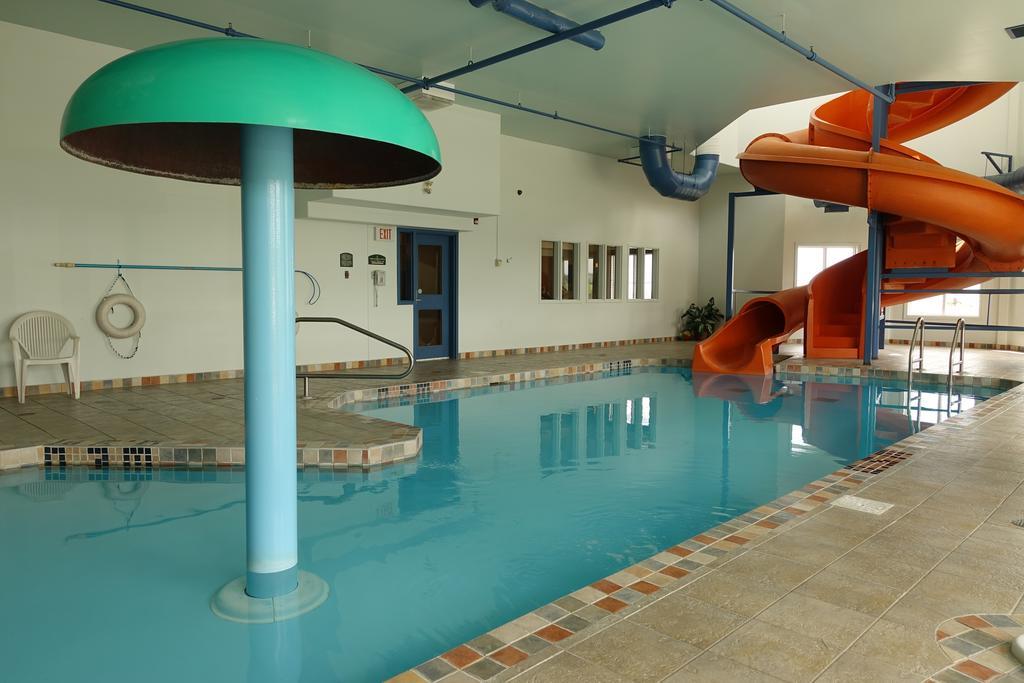Hotel Super 8 By Wyndham Caraquet Esterno foto