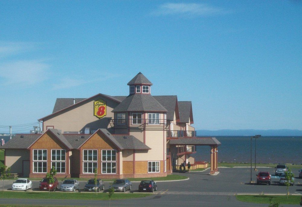 Hotel Super 8 By Wyndham Caraquet Esterno foto
