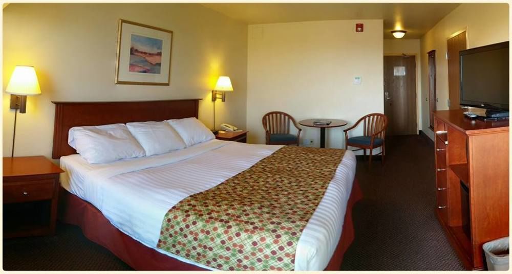Hotel Super 8 By Wyndham Caraquet Esterno foto