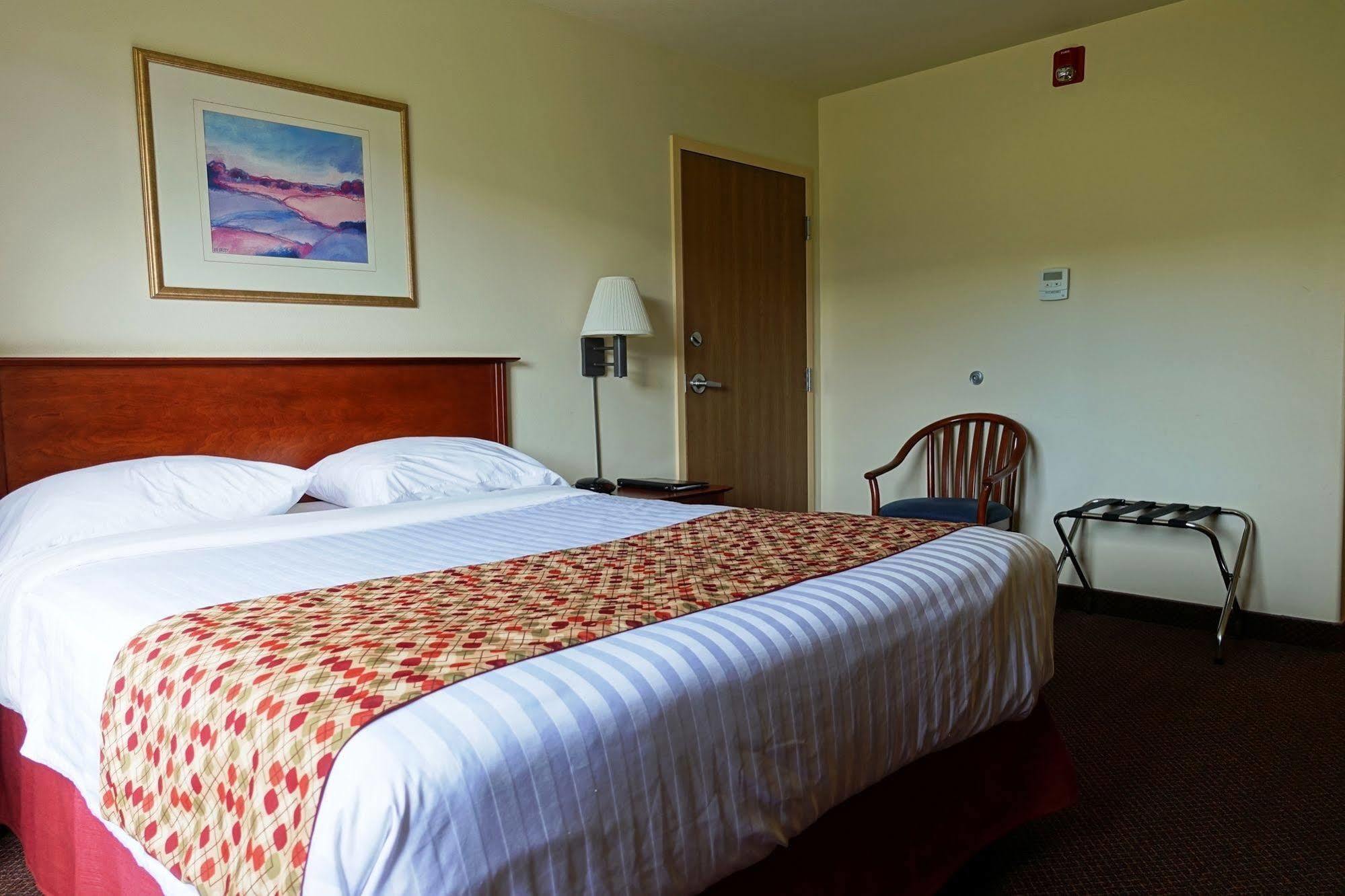 Hotel Super 8 By Wyndham Caraquet Esterno foto
