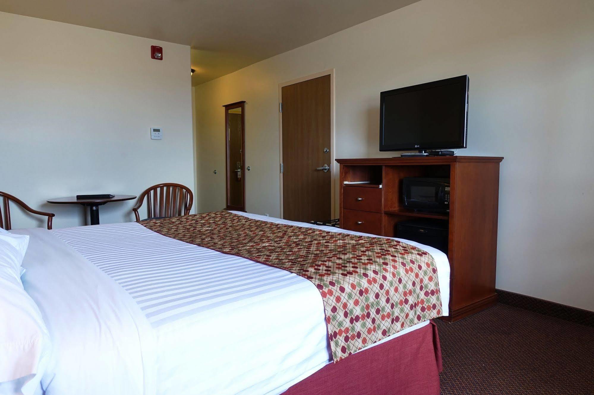 Hotel Super 8 By Wyndham Caraquet Esterno foto
