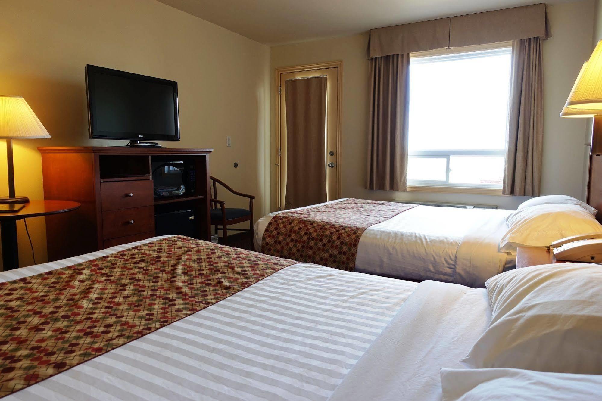 Hotel Super 8 By Wyndham Caraquet Esterno foto