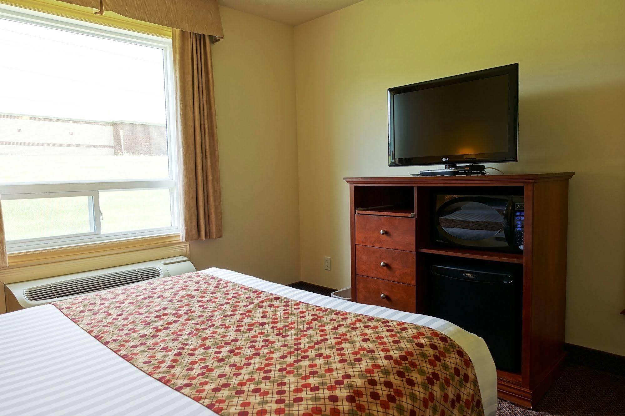 Hotel Super 8 By Wyndham Caraquet Esterno foto