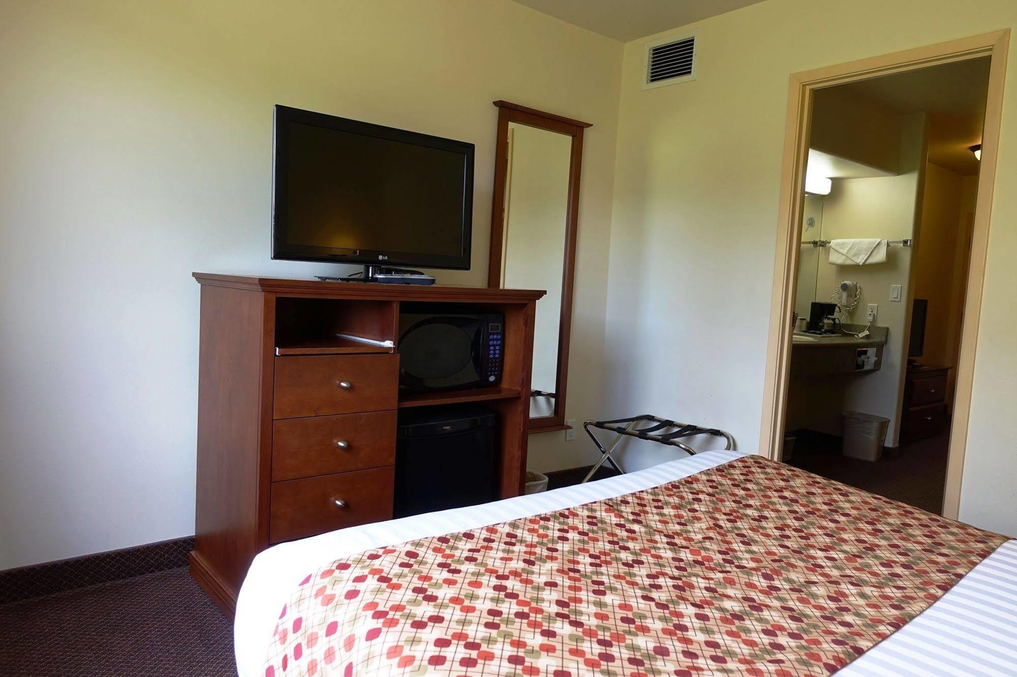 Hotel Super 8 By Wyndham Caraquet Esterno foto